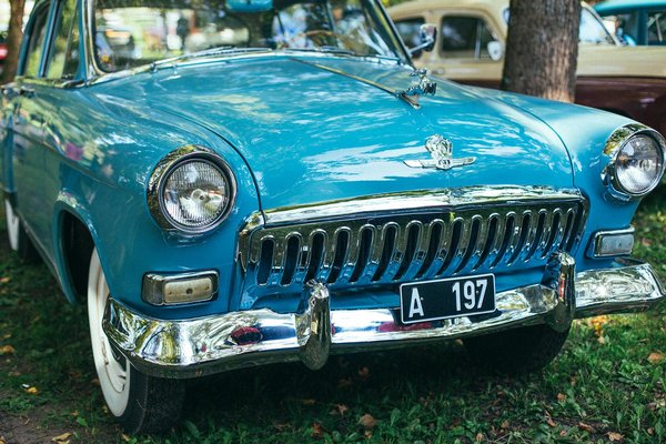 Sublimez vos lèvres naturellement avec des huiles essentielles : Guide ultime !